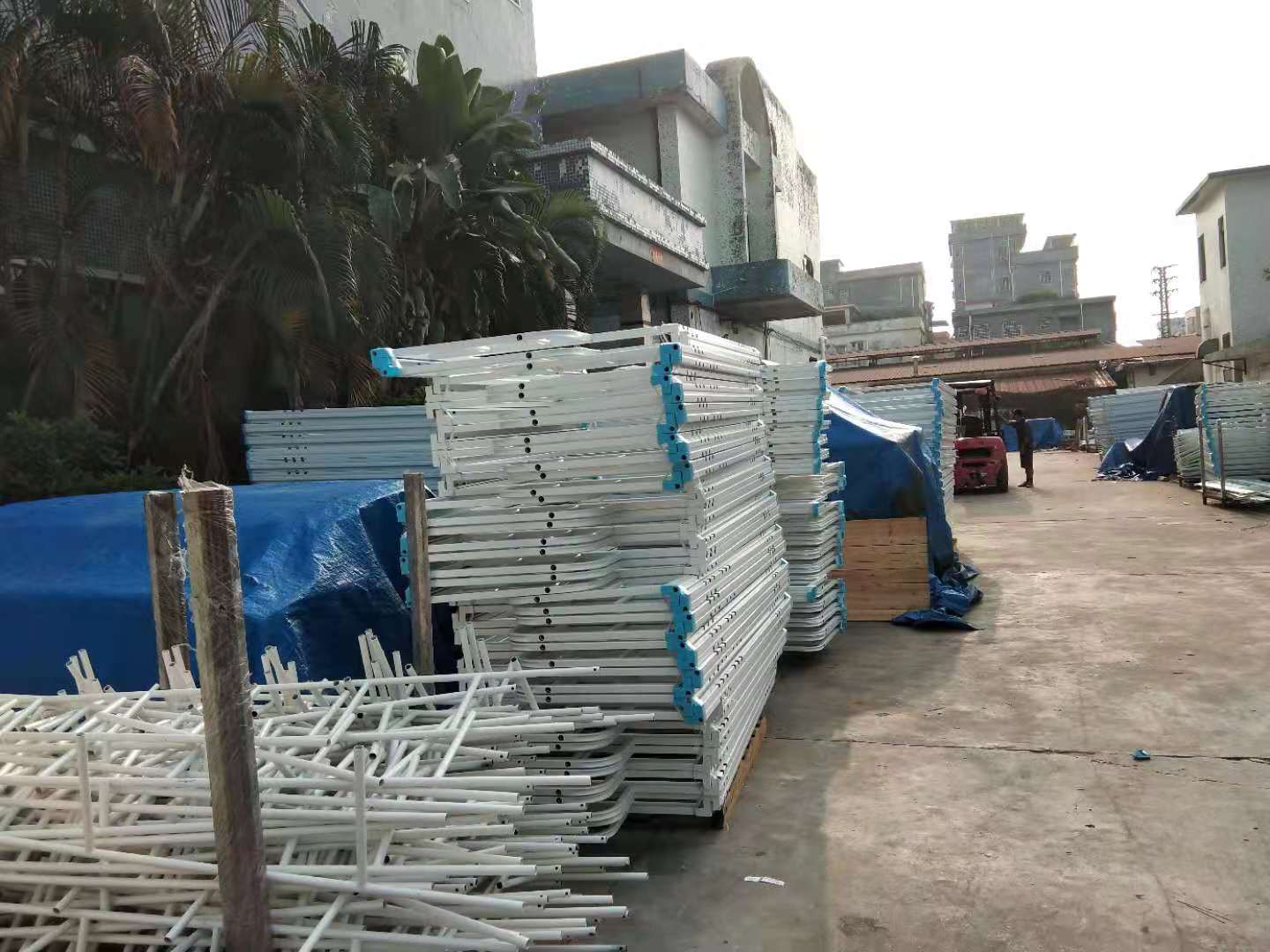 学生公寓床是卡扣好还是螺丝好？